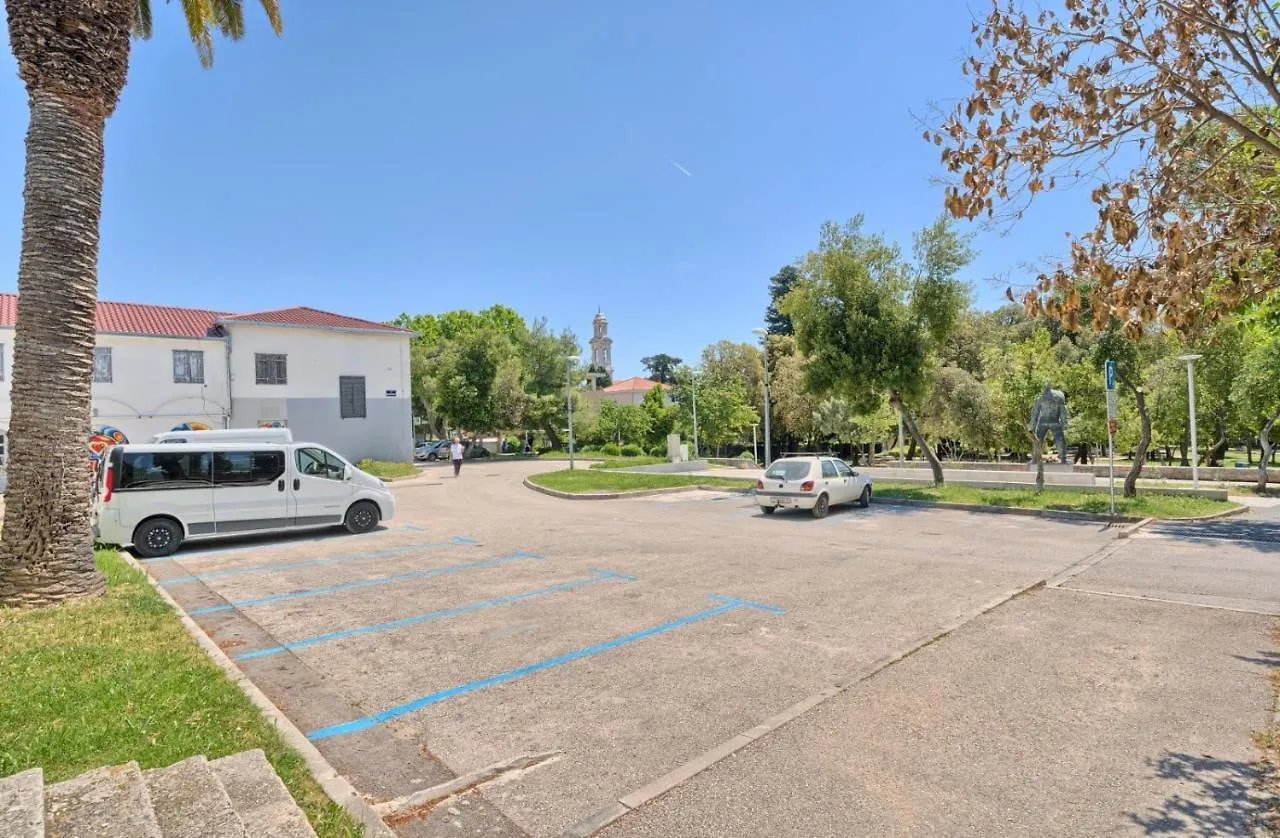 Apartment In Kastel Luksic With Balcony, Air Conditioning, W-Lan, Washing Machine 5107-4 Kastela