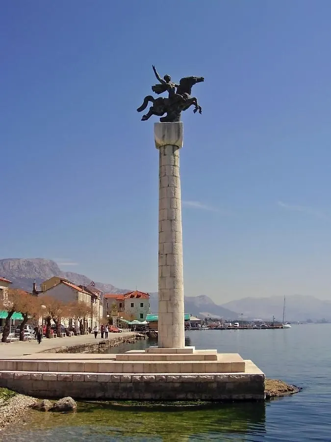 Apartment In Kastel Luksic With Balcony, Air Conditioning, W-Lan, Washing Machine 5107-4 Kastela 0*,  Croatia