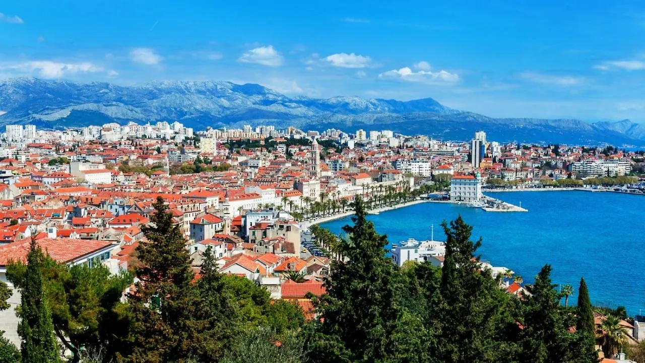 Apartment In Kastel Luksic With Balcony, Air Conditioning, W-Lan, Washing Machine 5107-4 Kastela