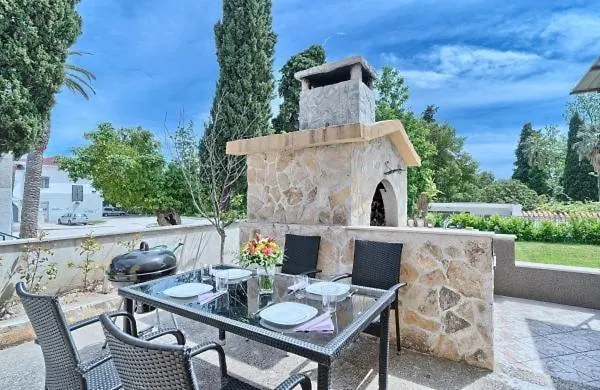 Apartment In Kastel Luksic With Balcony, Air Conditioning, W-Lan, Washing Machine 5107-4 Kastela Croatia