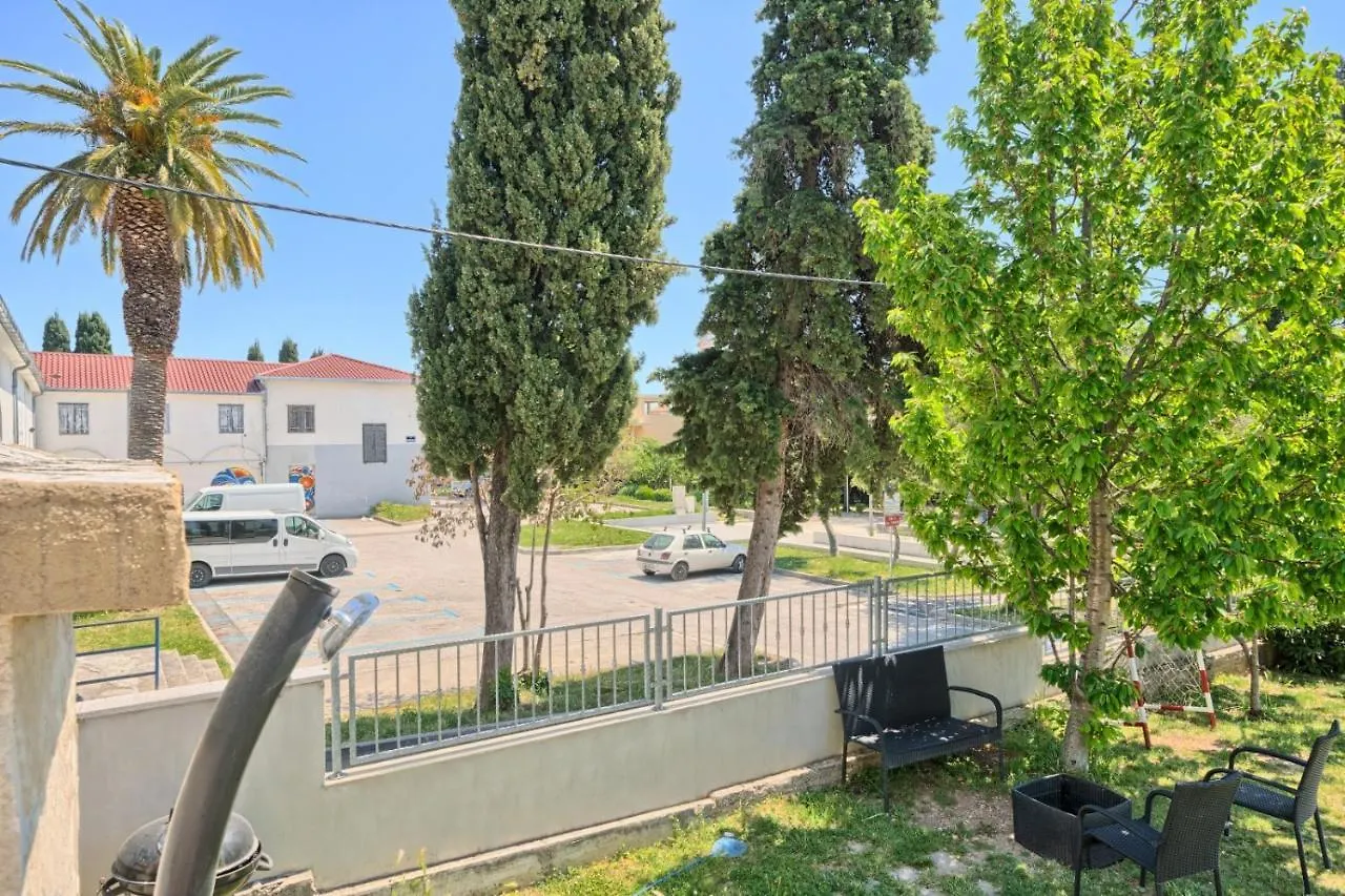 Apartment In Kastel Luksic With Balcony, Air Conditioning, W-Lan, Washing Machine 5107-4 Kastela Croatia