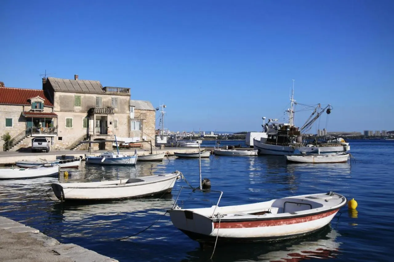 Apartment In Kastel Luksic With Balcony, Air Conditioning, W-Lan, Washing Machine 5107-4 Kastela