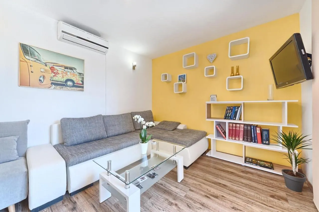 Apartment In Kastel Luksic With Balcony, Air Conditioning, W-Lan, Washing Machine 5107-4 Kastela 0*,  Croatia