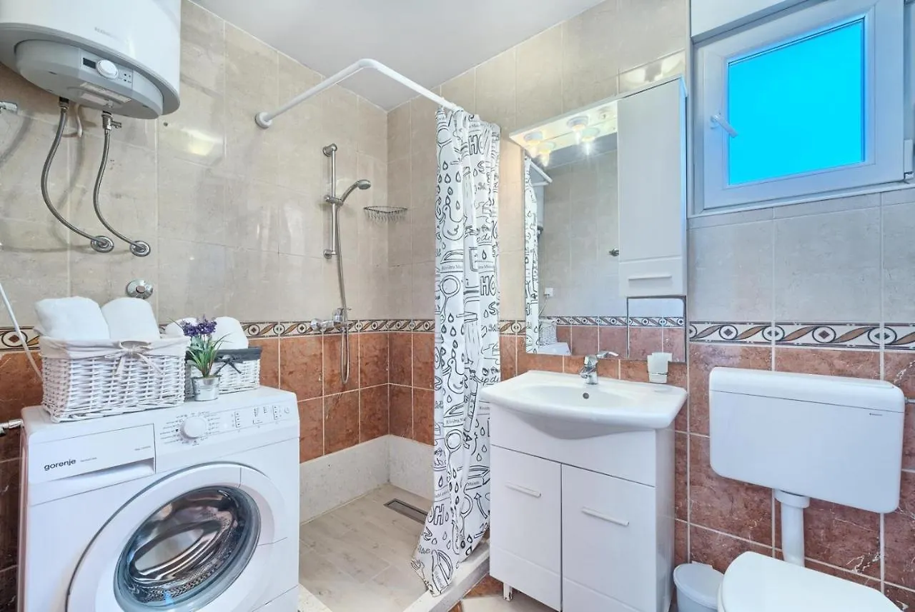 Apartment In Kastel Luksic With Balcony, Air Conditioning, W-Lan, Washing Machine 5107-4 Kastela