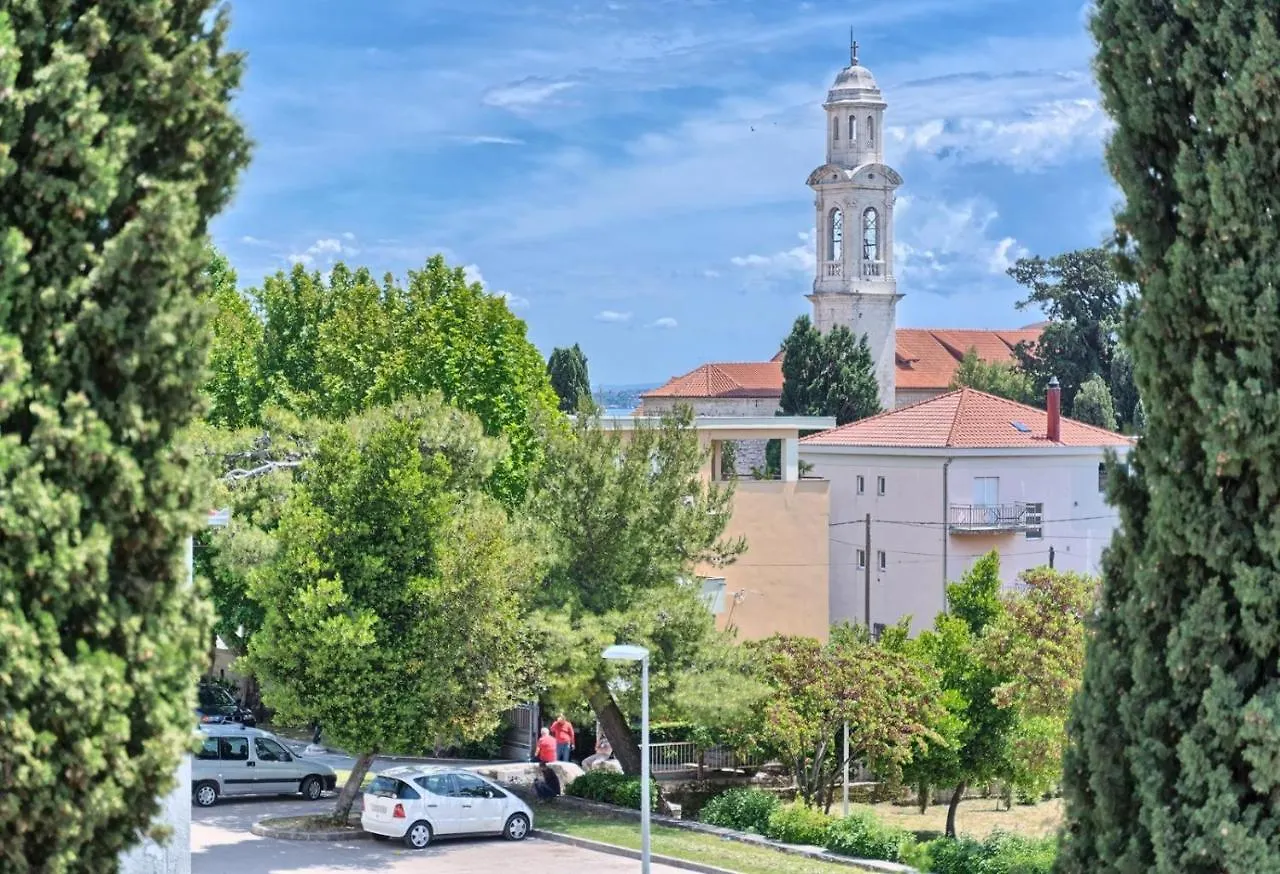 Apartment In Kastel Luksic With Balcony, Air Conditioning, W-Lan, Washing Machine 5107-4 Kastela