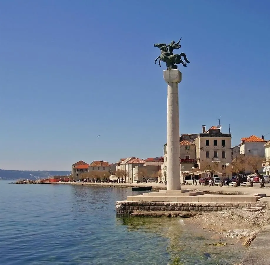 Apartment In Kastel Luksic With Balcony, Air Conditioning, W-Lan, Washing Machine 5107-4 Kastela
