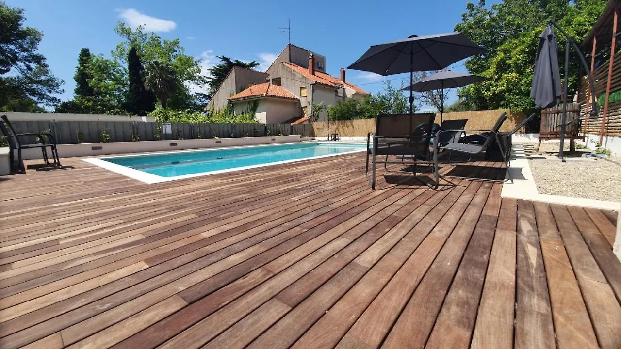 Apartment In Kastel Luksic With Balcony, Air Conditioning, W-Lan, Washing Machine 5107-4 Kastela