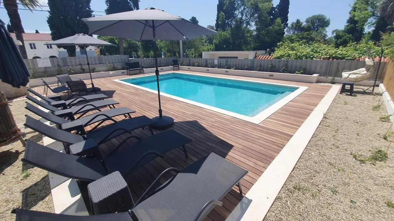 Apartment In Kastel Luksic With Balcony, Air Conditioning, W-Lan, Washing Machine 5107-4 Kastela