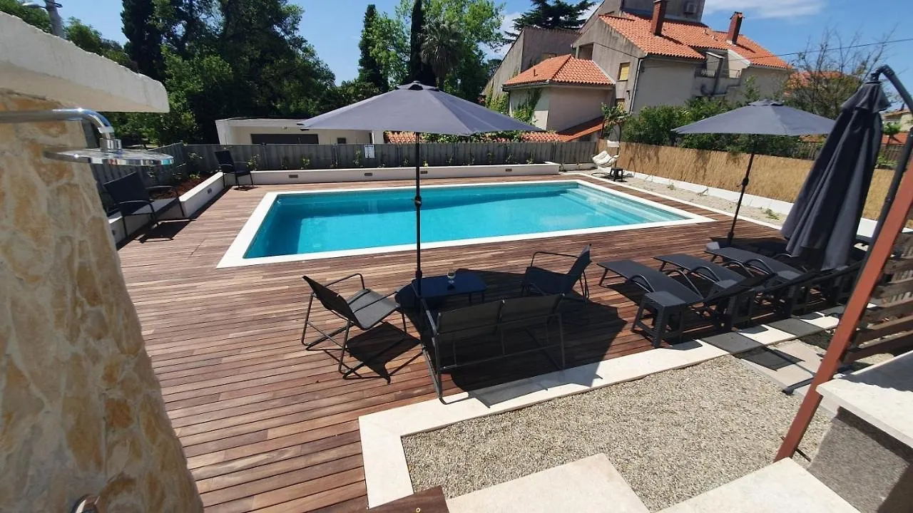 Apartment In Kastel Luksic With Balcony, Air Conditioning, W-Lan, Washing Machine 5107-4 Kastela 0*,  Croatia