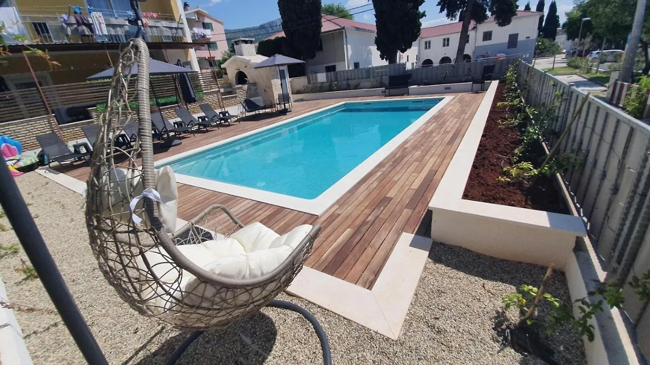 Apartment In Kastel Luksic With Balcony, Air Conditioning, W-Lan, Washing Machine 5107-4 Kastela 0*,