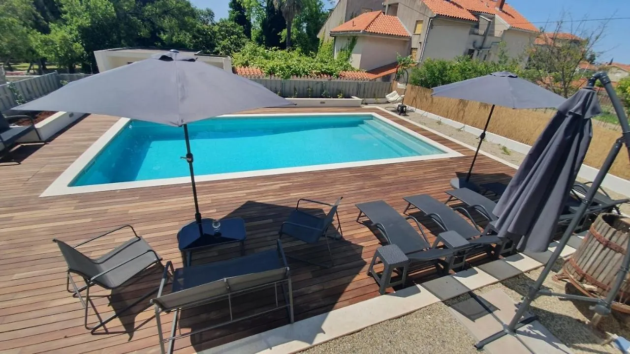 Apartment In Kastel Luksic With Balcony, Air Conditioning, W-Lan, Washing Machine 5107-4 Kastela