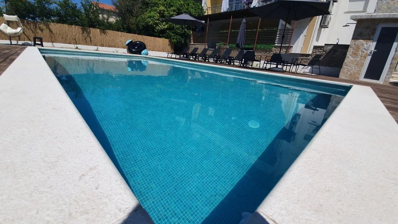 Apartment In Kastel Luksic With Balcony, Air Conditioning, W-Lan, Washing Machine 5107-4 Kastela
