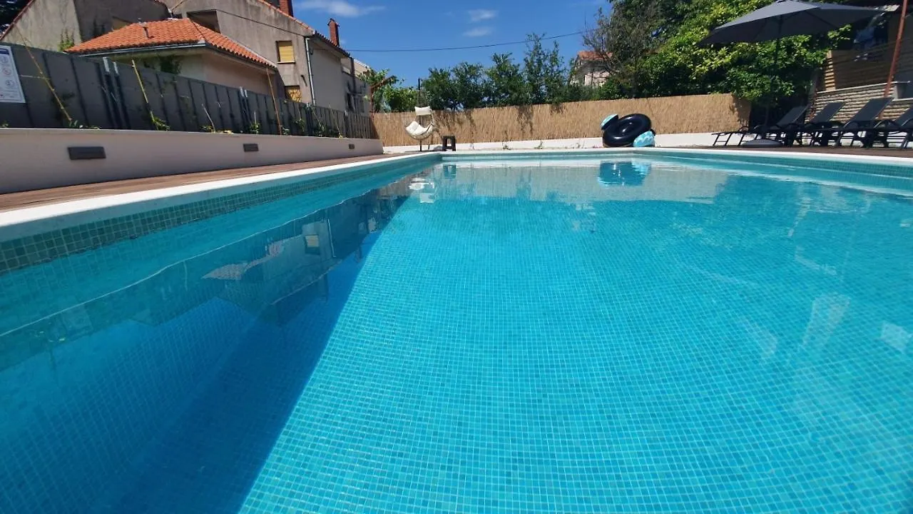 Apartment In Kastel Luksic With Balcony, Air Conditioning, W-Lan, Washing Machine 5107-4 Kastela