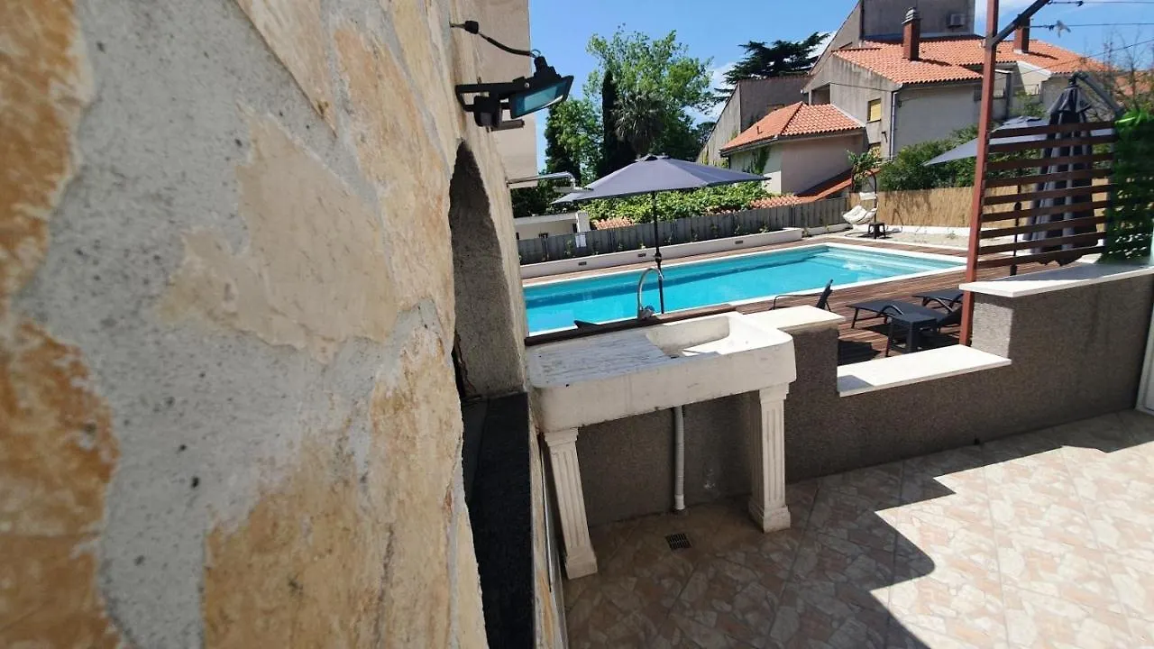 Apartment In Kastel Luksic With Balcony, Air Conditioning, W-Lan, Washing Machine 5107-4 Kastela