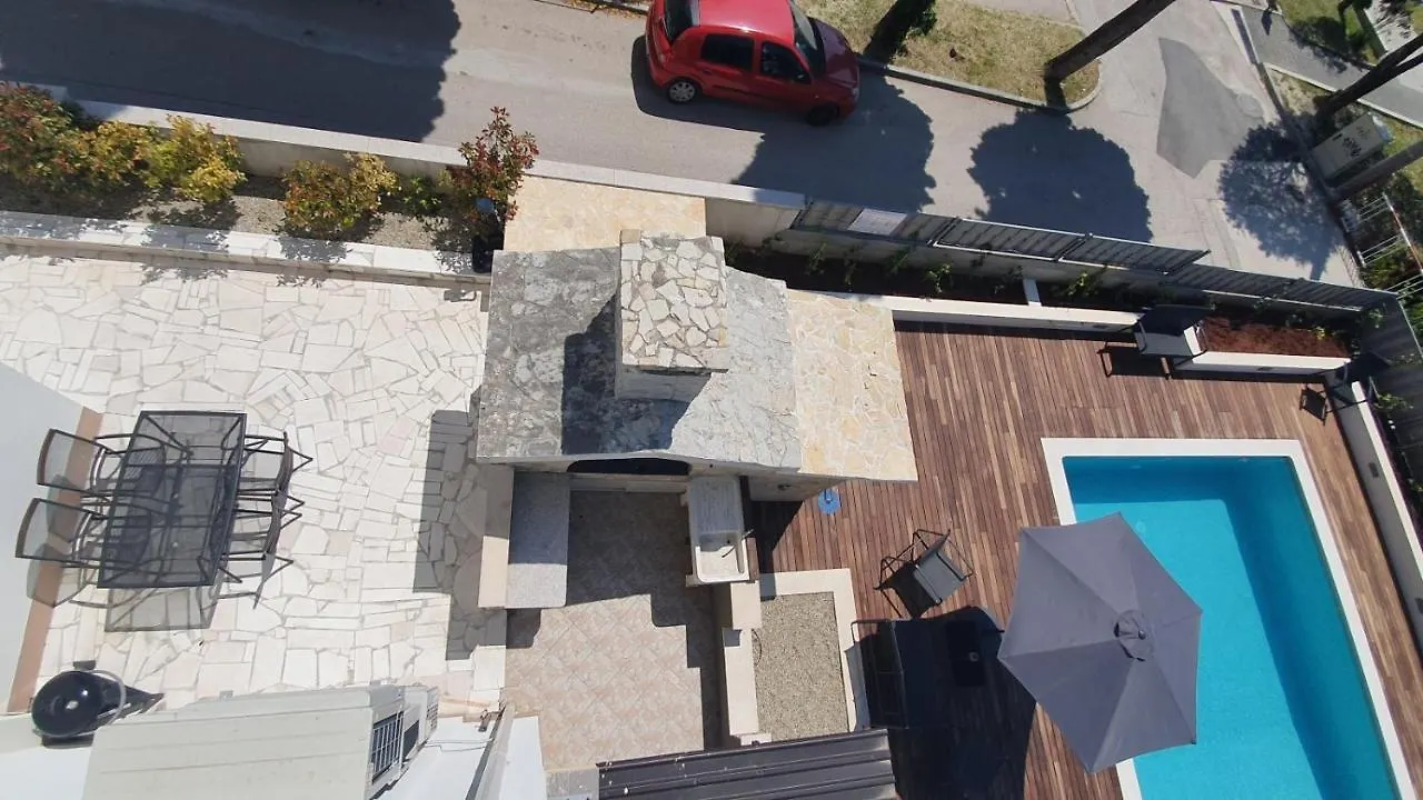 Apartment In Kastel Luksic With Balcony, Air Conditioning, W-Lan, Washing Machine 5107-4 Kastela Croatia