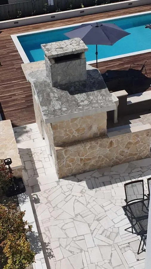 Apartment In Kastel Luksic With Balcony, Air Conditioning, W-Lan, Washing Machine 5107-4 Kastela 0*,