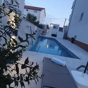 Rina- Heated Salt Water Pool Kaštela